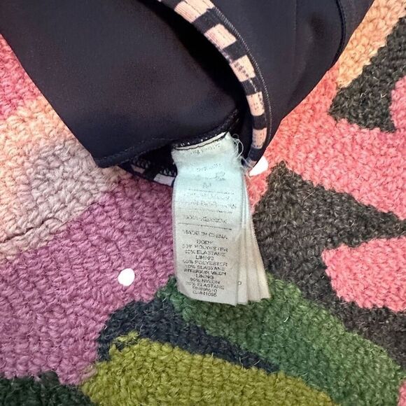 Under Armour navy and pink sports bra - Picture 3 of 4